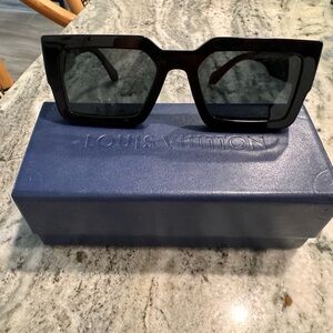 Louis Vuitton LV Clash Square Sunglasses Z1579W Black